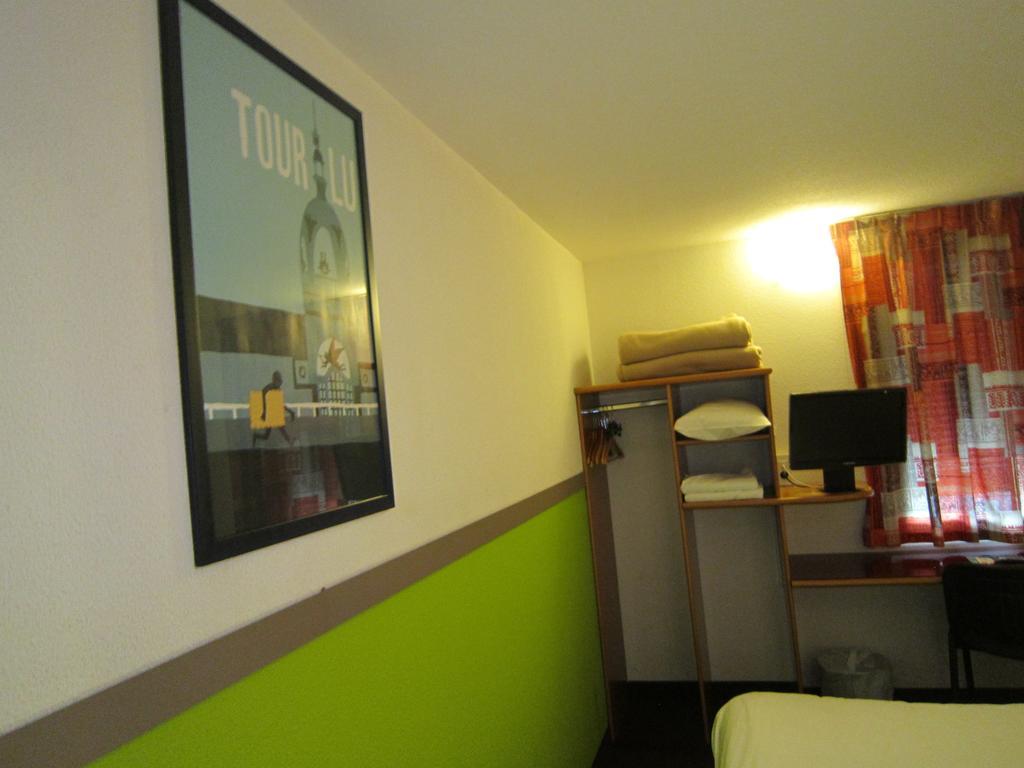 Quick Palace Nantes La Beaujoire Exteriör bild A room at the hotel