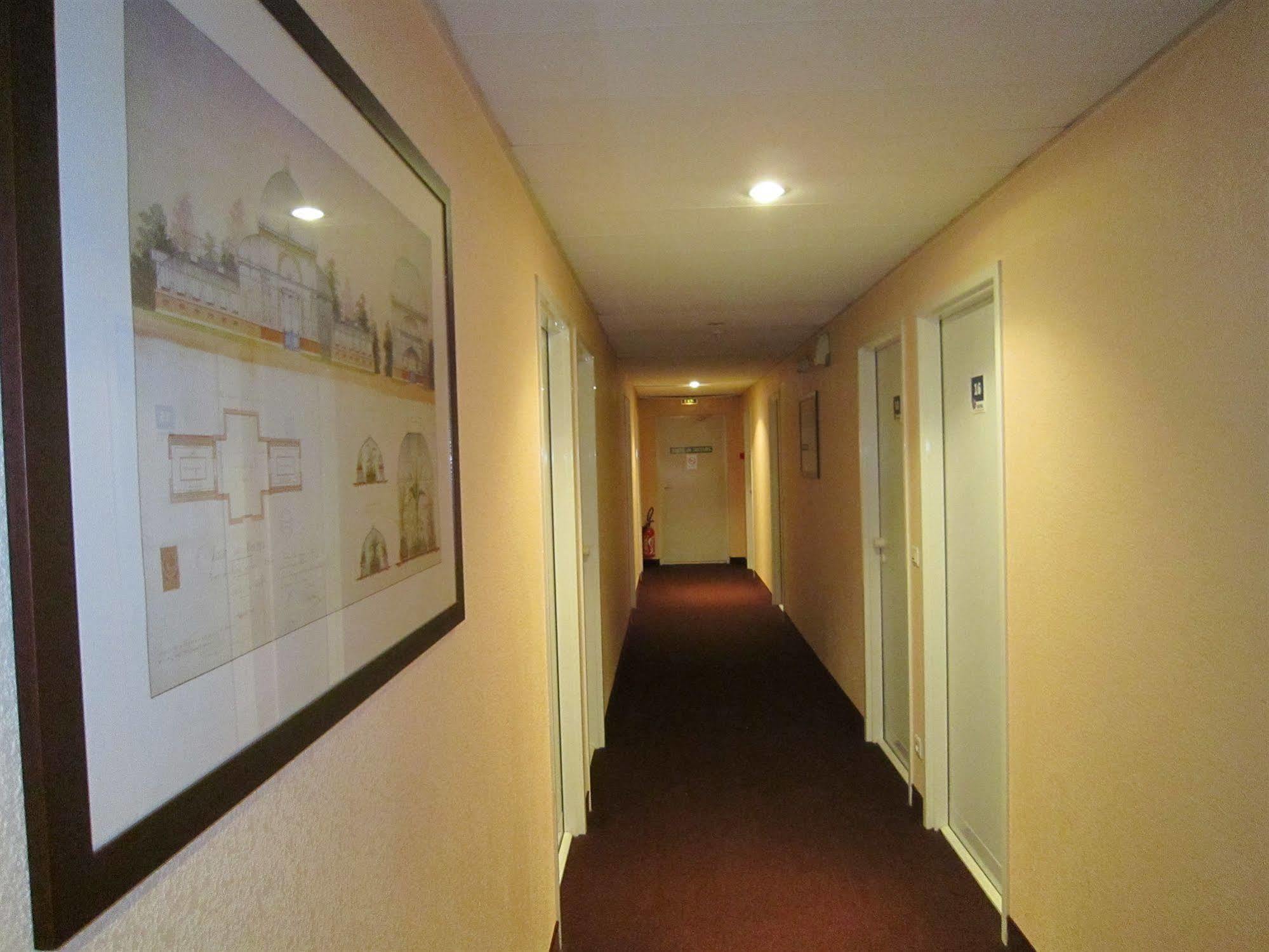 Quick Palace Nantes La Beaujoire Exteriör bild A corridor at the hotel